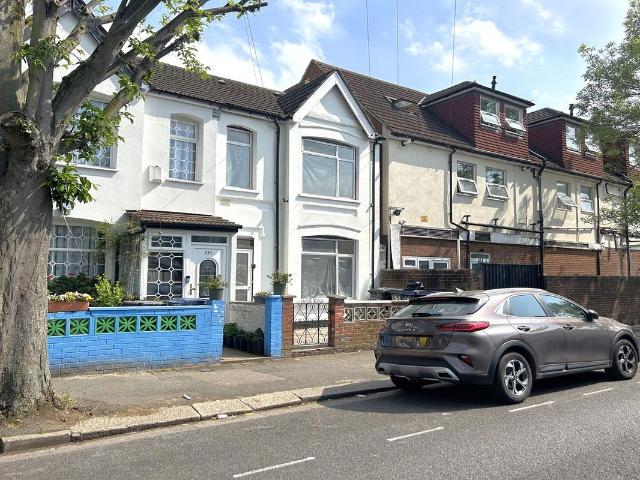 House for rent in London Borough of Ealing, Greater London