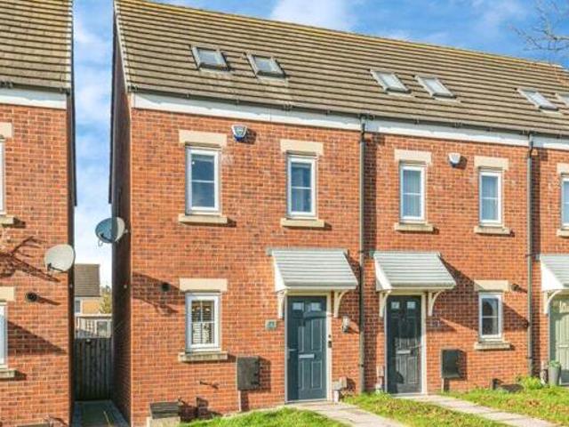 House for sale in Whinmoor, West Yorkshire