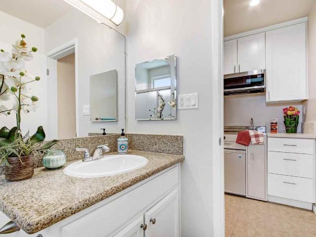 Apartment for rent in Canoga Park, California