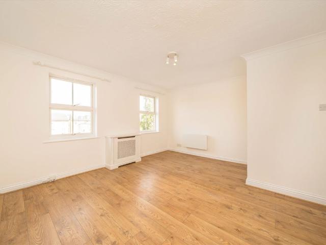 Apartment for rent in Cossall Estate, Greater London