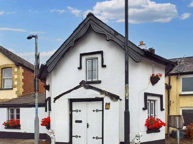 House for sale in Llanbadoc, Wales