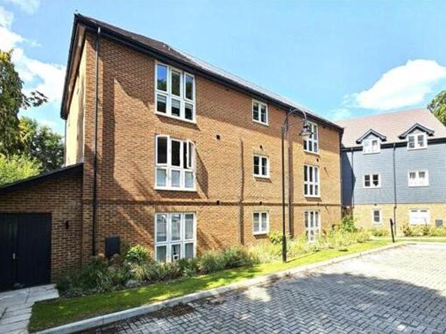 House for sale in Heol-las, Surrey