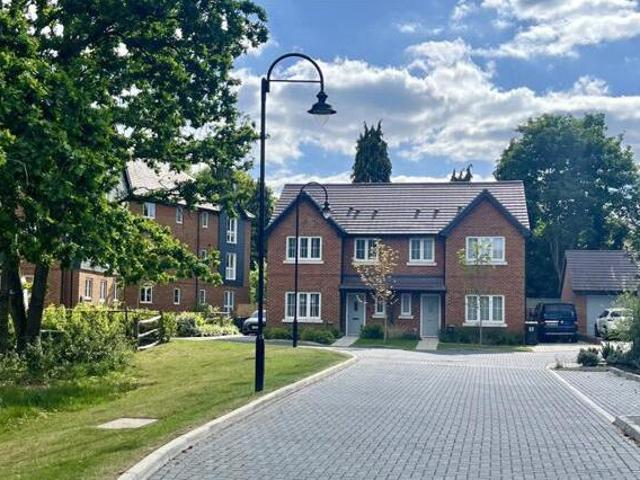 House for sale in Heol-las, Surrey