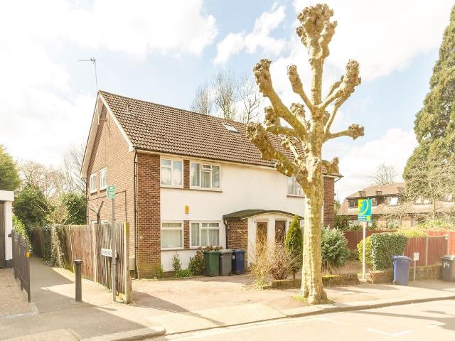 House for rent in Woodside Park, Greater London