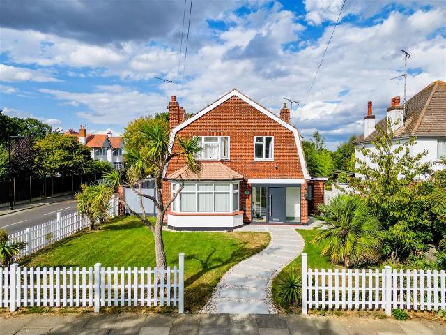 House for rent in Alton Barnes, Essex