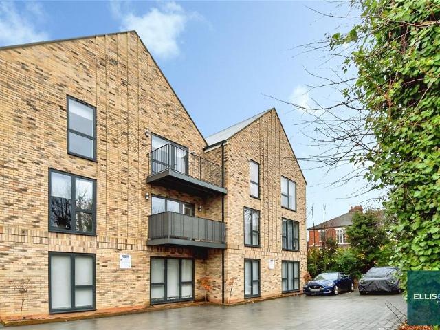 Apartment for rent in Woodside Park, Greater London