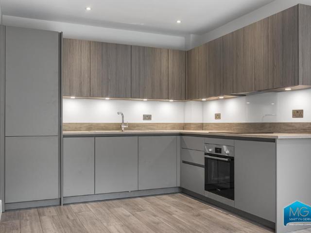 Apartment for rent in Woodside Park, Greater London