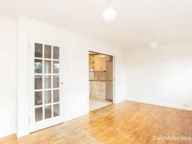 Apartment for rent in Woodside Park, Greater London