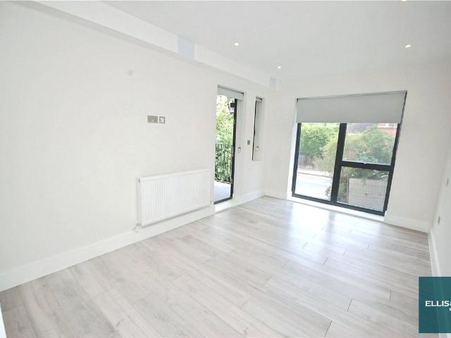 Apartment for rent in Woodside Park, Greater London