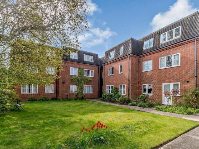 Apartment for rent in Amersham and Villages Community Board, Amersham