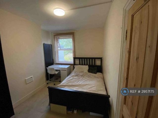House for rent in London Borough of Croydon, Greater London