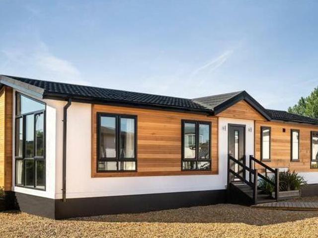 House for sale in Luton, England
