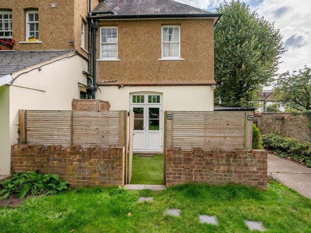 Apartment for rent in London Borough of Merton, Greater London