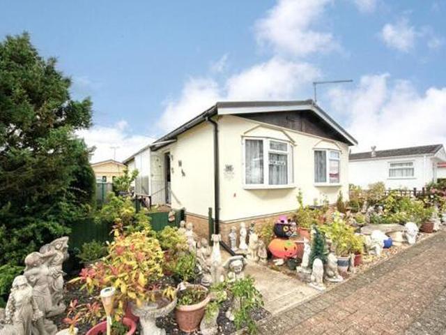 House for sale in Luton