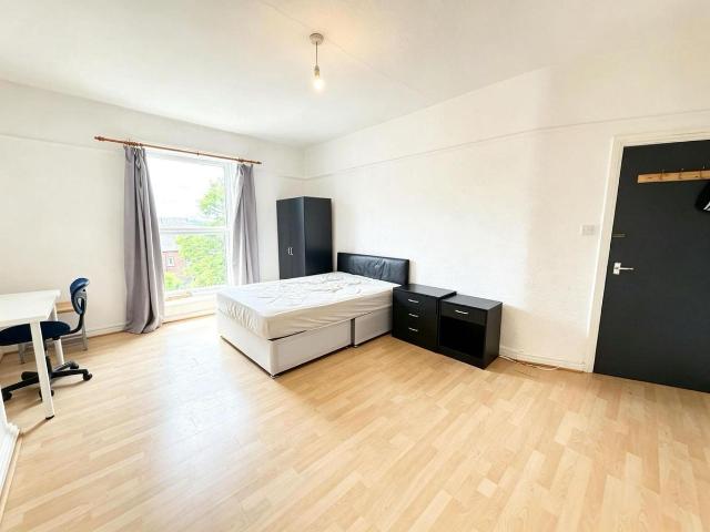 Apartment for rent in Hyde Park, West Yorkshire
