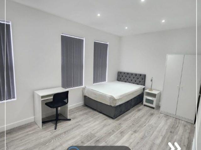 Room for rent in Hyde Park, West Yorkshire