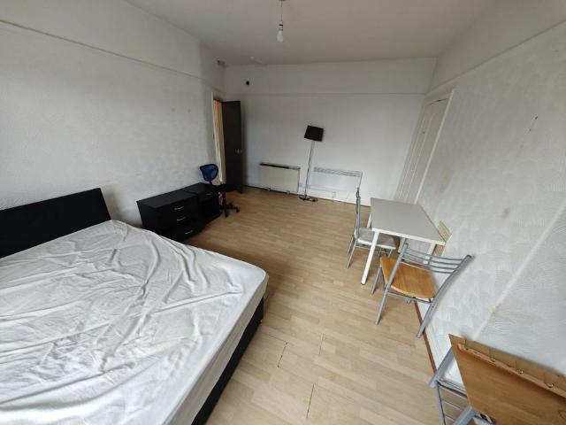 Apartment for rent in Hyde Park, West Yorkshire