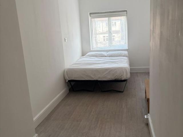 Room for rent in Temple Fortune, Greater London