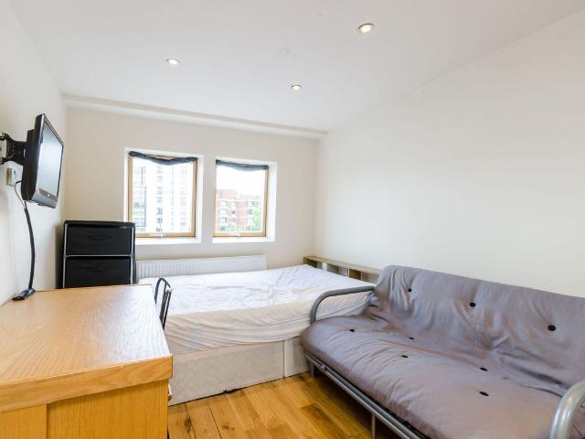 Studio for rent in Shepherd's Bush, Greater London