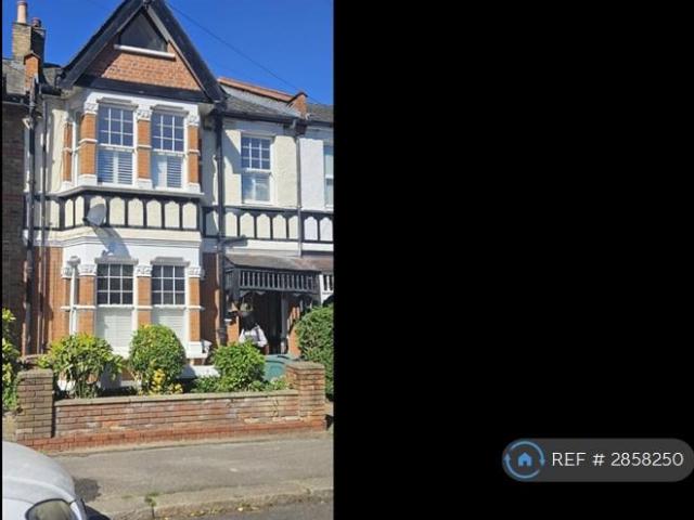 Apartment for rent in Hale End, Greater London