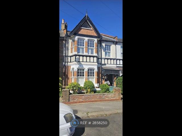 Apartment for rent in Hale End, Greater London