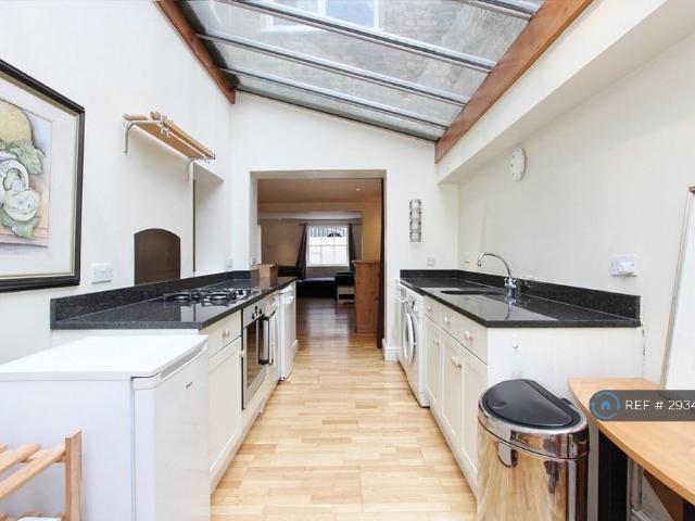 House for rent in Poplar Grove, Greater London