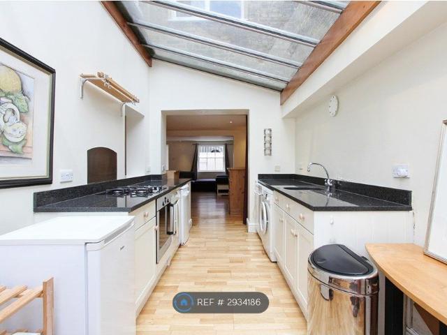 Studio for rent in Poplar Grove, Greater London