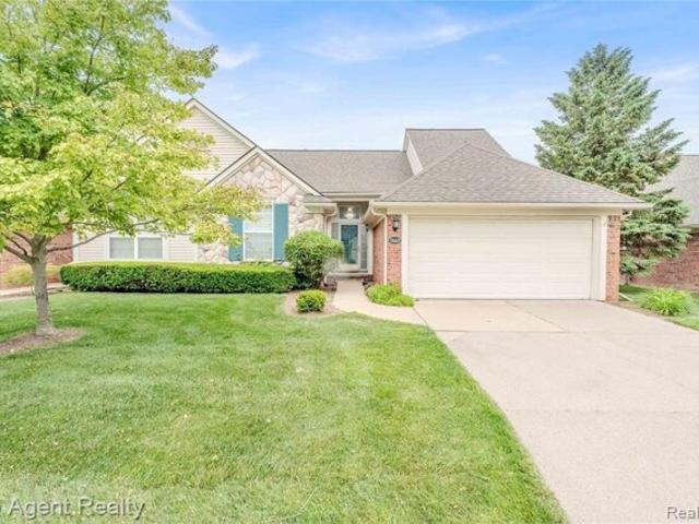 Condo for sale in Sterling Heights