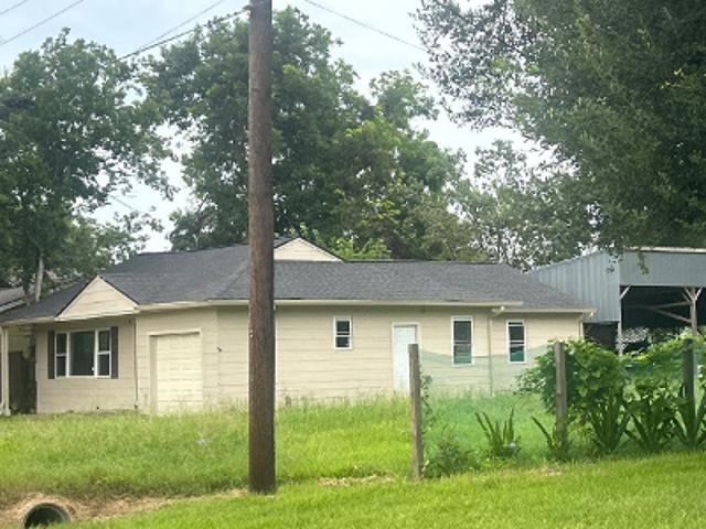 House for sale in Damon, Texas
