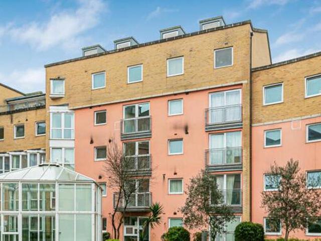 House for sale in London Borough of Hounslow, Cat Hill