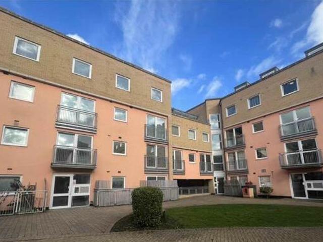 House for sale in London Borough of Hounslow, Feltham