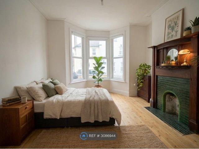 Room for rent in Whitecross Village, Weston-super-Mare