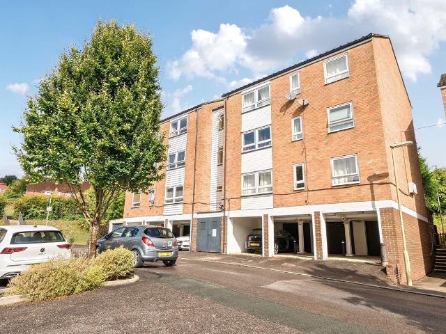 Apartment for rent in Sleepers' Hill, Hampshire