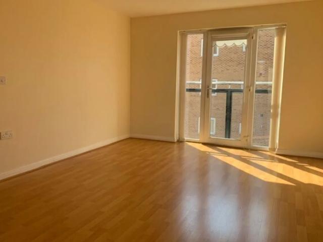 Apartment for rent in Hunts Cross, Calderstones