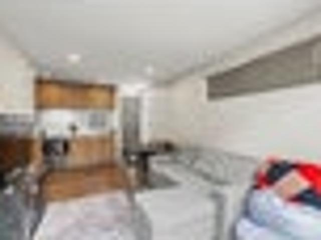 Townhouse for rent in Chaslands, Canterbury