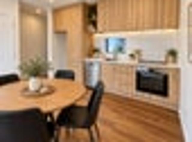 Townhouse for rent in Chaslands, Canterbury