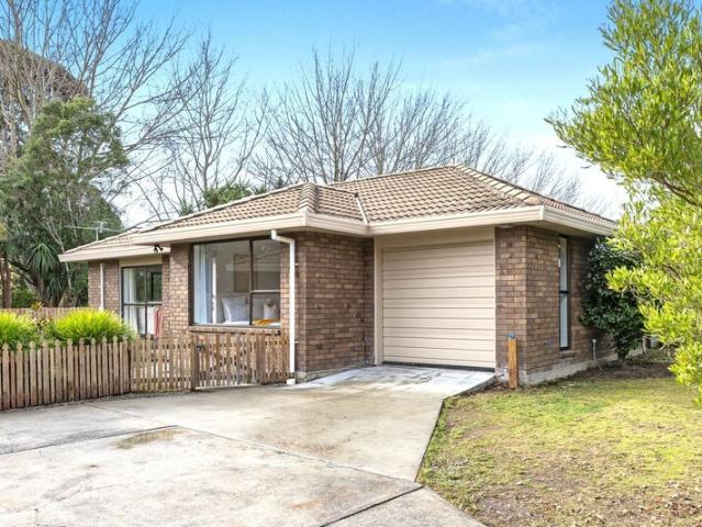 Apartment for rent in Chaslands, Canterbury
