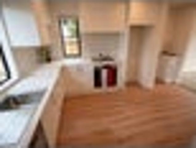Townhouse for rent in Chaslands, Canterbury