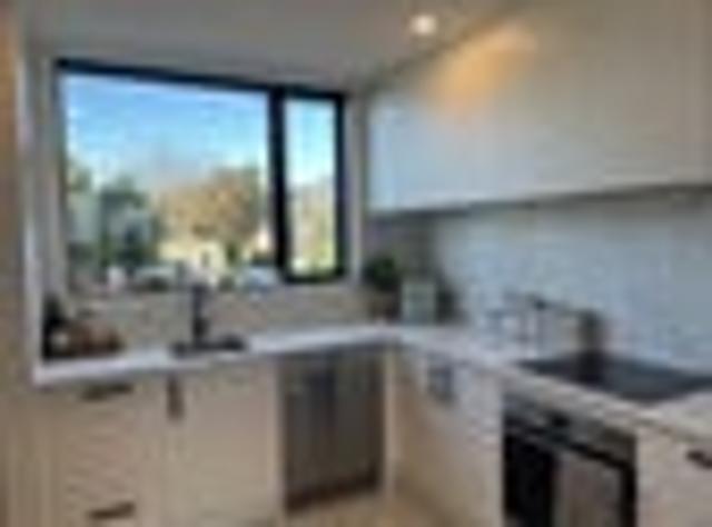 Townhouse for rent in Chaslands, Canterbury