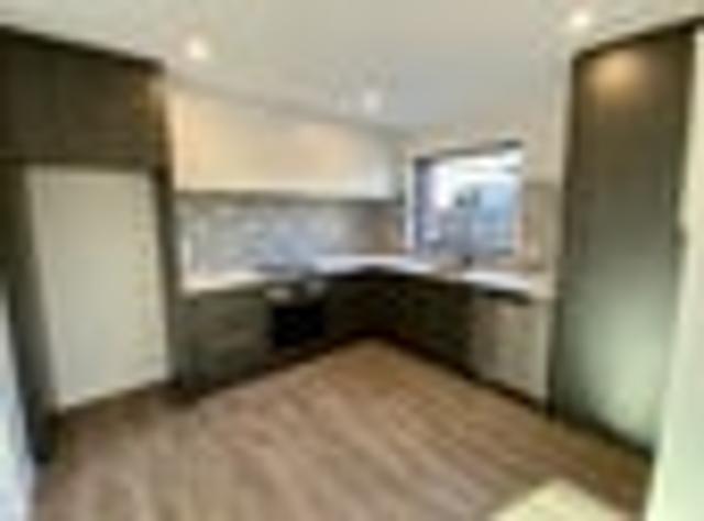 Townhouse for rent in Chaslands, Canterbury