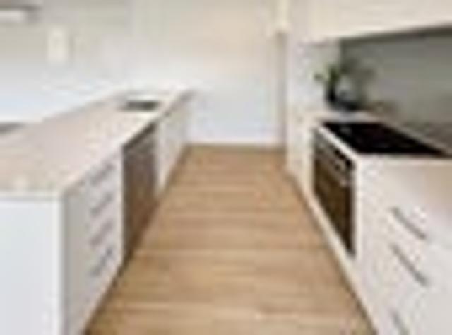 Townhouse for rent in Chaslands, Canterbury