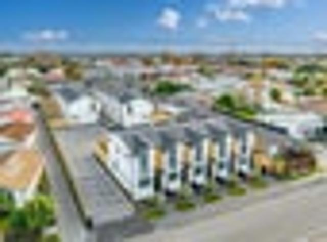Townhouse for rent in Chaslands, Canterbury