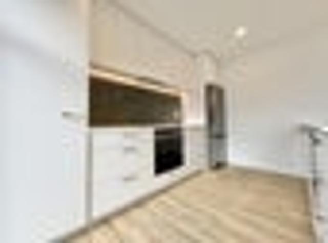 Townhouse for rent in Chaslands, Canterbury