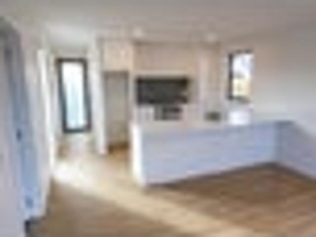Townhouse for rent in Chaslands, Canterbury