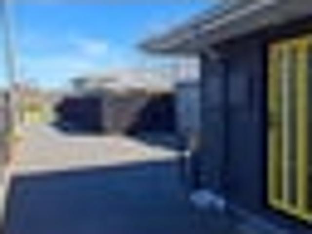 Apartment for rent in Chaslands, Canterbury