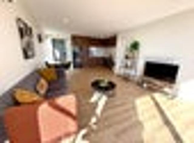 Townhouse for rent in Chaslands, Canterbury
