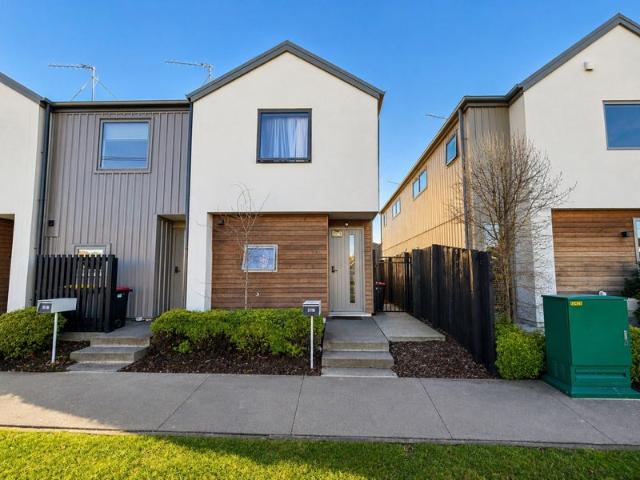 House for rent in Chaslands, Canterbury