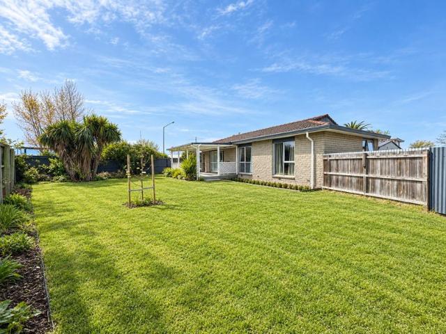 House for rent in Chaslands, Canterbury