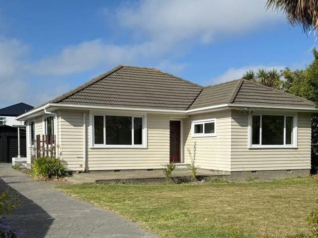 House for rent in Chaslands, Canterbury