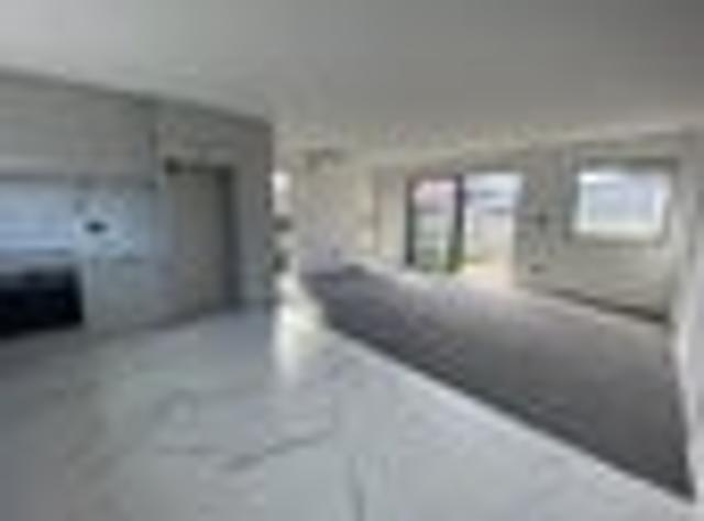 Townhouse for rent in Chaslands, Canterbury